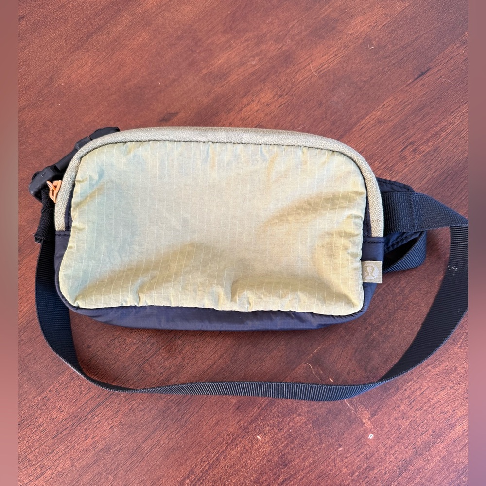 Lululemon Athletica Olive Black Mini Belt Bag - Picture 1 of 5